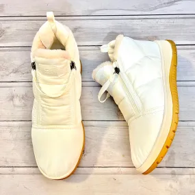 Boots Ankle Flats By Ugg  Size: 9 Boots Ankle Flats By Ugg  Size: 9